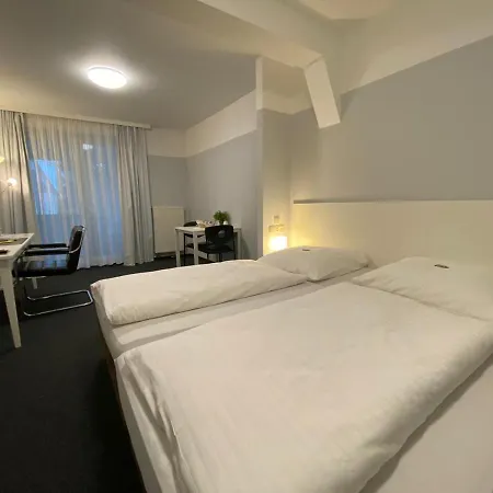 Szálloda U. + 3*