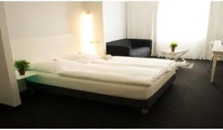 U. + Hotel 3*